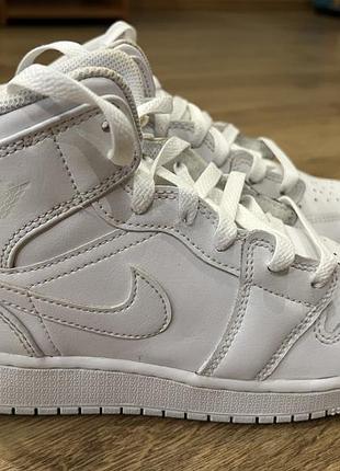 Кросівки жіночі nike air jordan 1 mid white