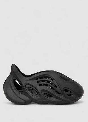 Кроксы женские с закрытым задником, цвет черный