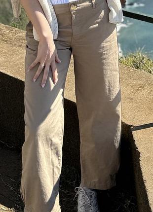 Штани zara бежеві з білим декоративним елементом зверху