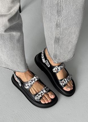 Кожаные босоножки