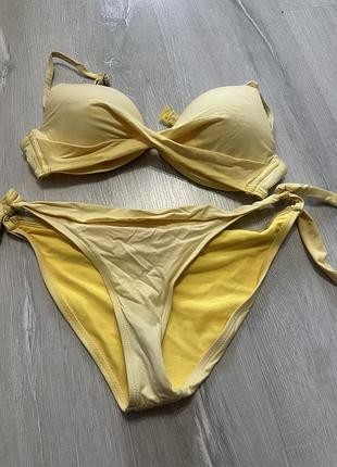 Жовтий купальник