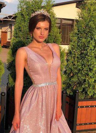 Випускне плаття розміру xs-s з вставними чашечками з шлейфом