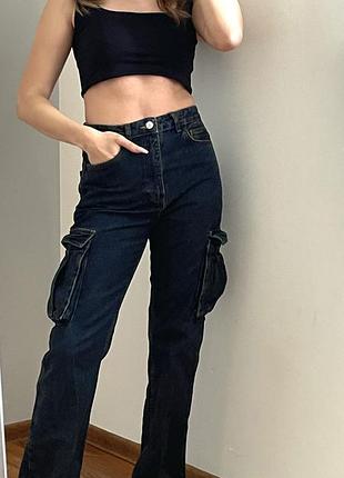 Карго джинси, розмір s цупкі джинси карго з щільного темно-синього деніму. не тягнуться.