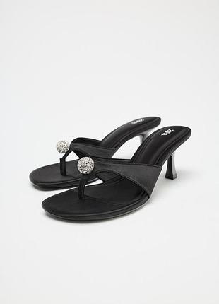 Атласные босоножки мюли zara