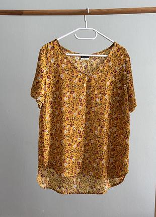 Легка квіткова блуза