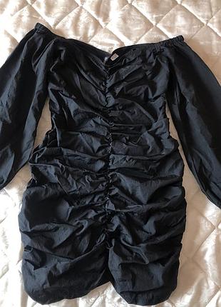 Плаття з пишним рукавом