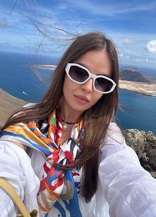 Брендовий шовковий шарф/хустка можна завʼязувати як топ