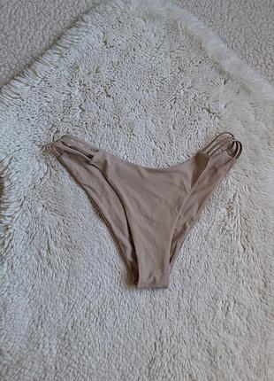 Плавки с вырезами по бокам