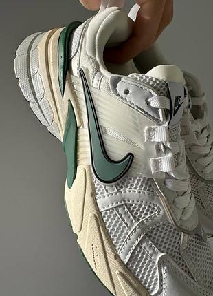 Женские кроссовки nike v2k runtek green