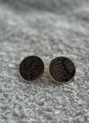 Кліпси зі зміїним принтом