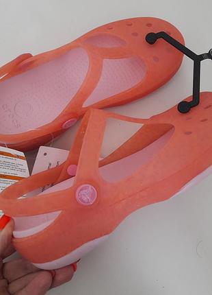 Босоножки crocs mary jane р. w6/35-36/22,5см. новые. оригинал