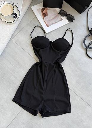 Жіночий стильний комбінезон з шортиками