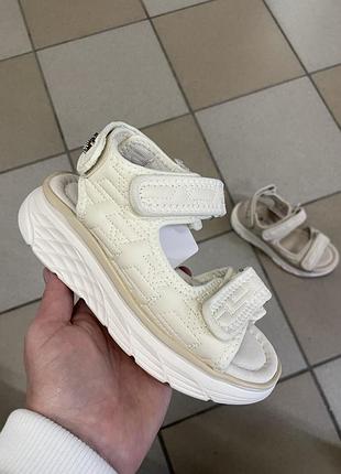 Босоніжки, сандалі 2