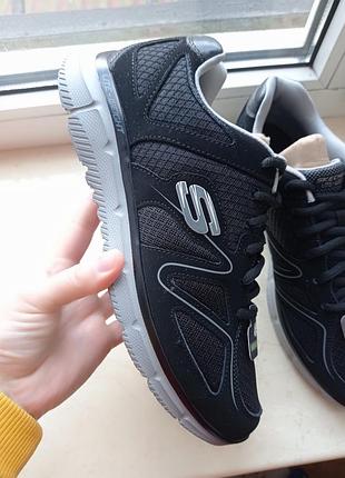 Нові кросівки skechers