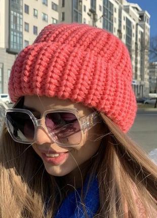 Шапочка в'язана яскрава шапка