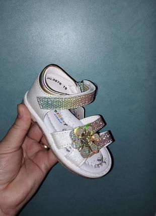 Шикарные мягкие босоножки хамелеоны для принцесс акция