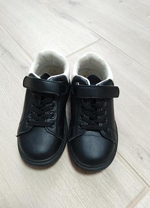 Детские кроссовки