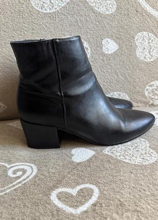 Жіночі черевики m wone