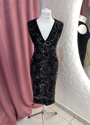 Чорна сукня