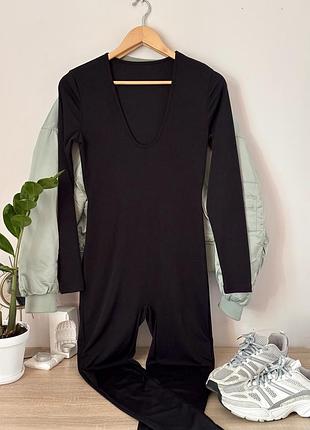 Чорний комбінезон в рубчик shein