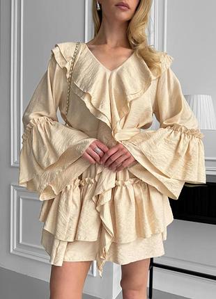 Женское летнее нежное короткое платье мини с рюшами с воланами айвори шампань
