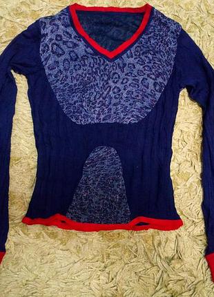 Модная красивая стильная кофта футболка тянется