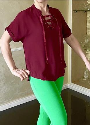 Стильна блузка на шнурівці