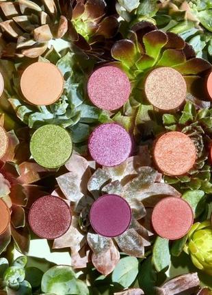 Палетка тіней для очей від бренду colourpop variety garden3 фото