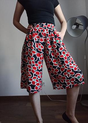 Яркие шорты в едином экземпляре, размер s