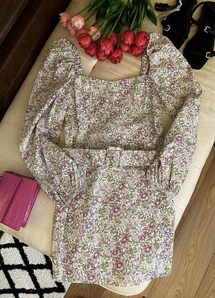 Сукня в квіти