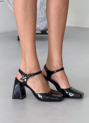 Женские трендовые босоножки