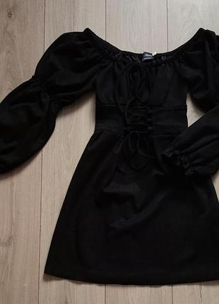 Черное платье