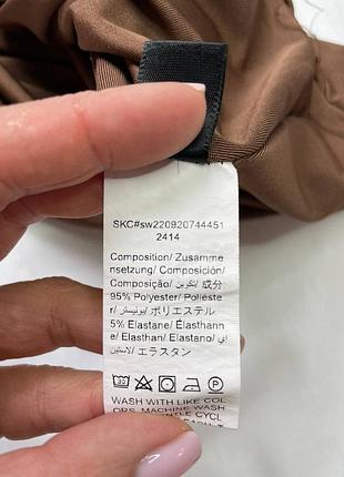 Красивое шоколадное платье с драпировкой.