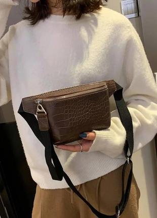 Компактная сумочка кроссбоди (шоколадная)