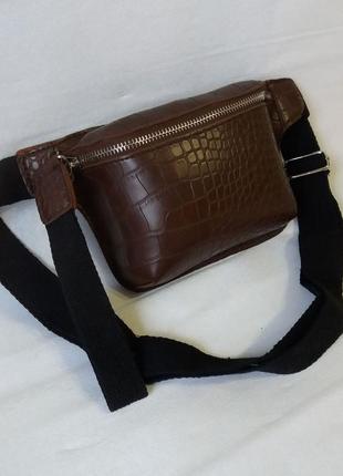 Компактна сумочка кроссбоди (шоколадна)9 фото