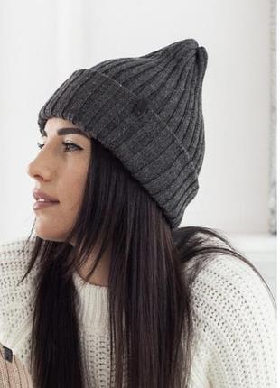 Стильні сірі шапки