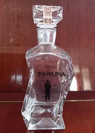 Пустая стеклянная бутылка pawlina винтаж