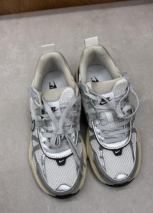 Кросівки жіночі, нові, nike, білий з сірим