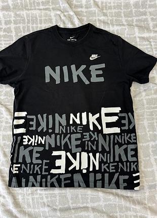 Футболка nike.