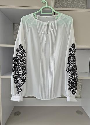 Женская вышитая блуза