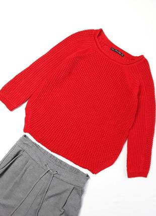 Яркий модный свитер zara