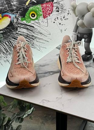 Кросівки hoka