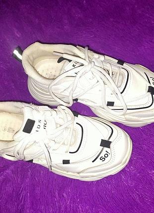 Кроссовки женские белые