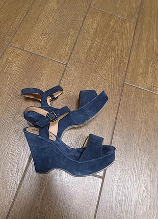 Шикарные замшевые босоножки синий цвет