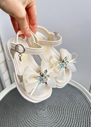 Невероятно красивые босоножки для девочек
