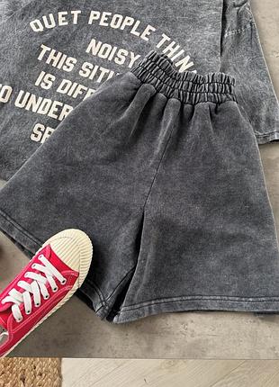 Спортивні шорти у техніці тай-дай