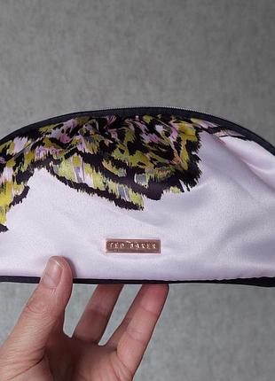 Мягкая розовая косметичка ted baker(13 см на 19 см)