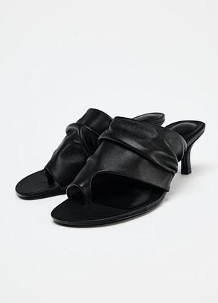 Кожаные босоножки на каблуке zara
