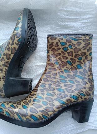 Новые резиновые сапоги р.41