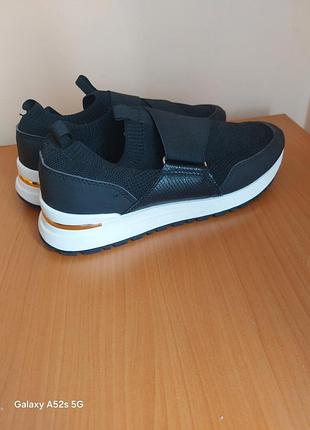 Спортивная женская обувь